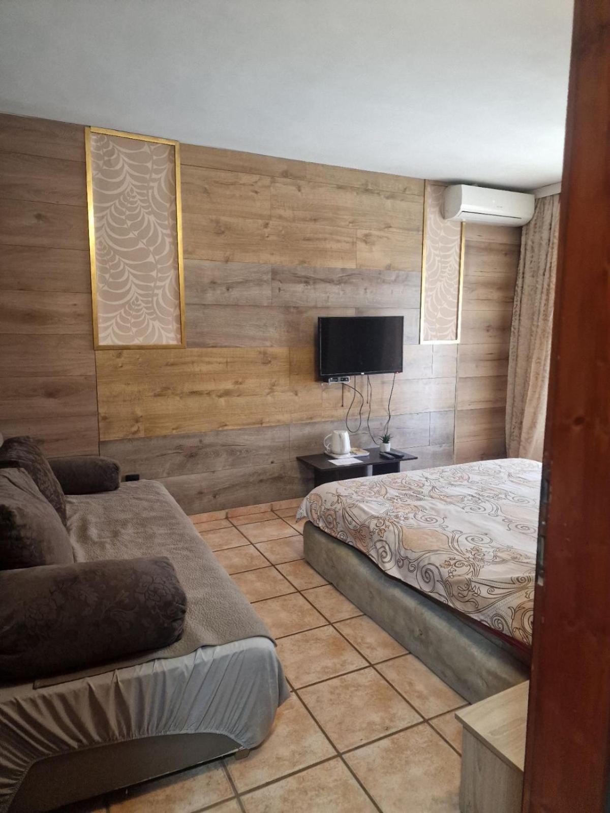 Guest House Maja Novi Sad Exterior foto