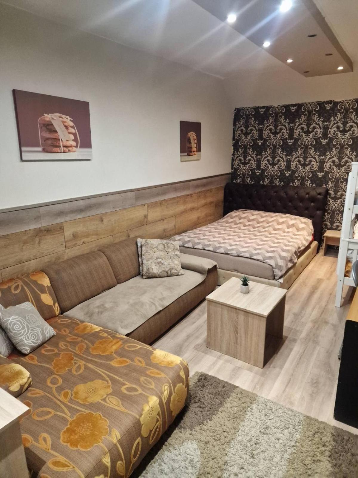 Guest House Maja Novi Sad Exterior foto