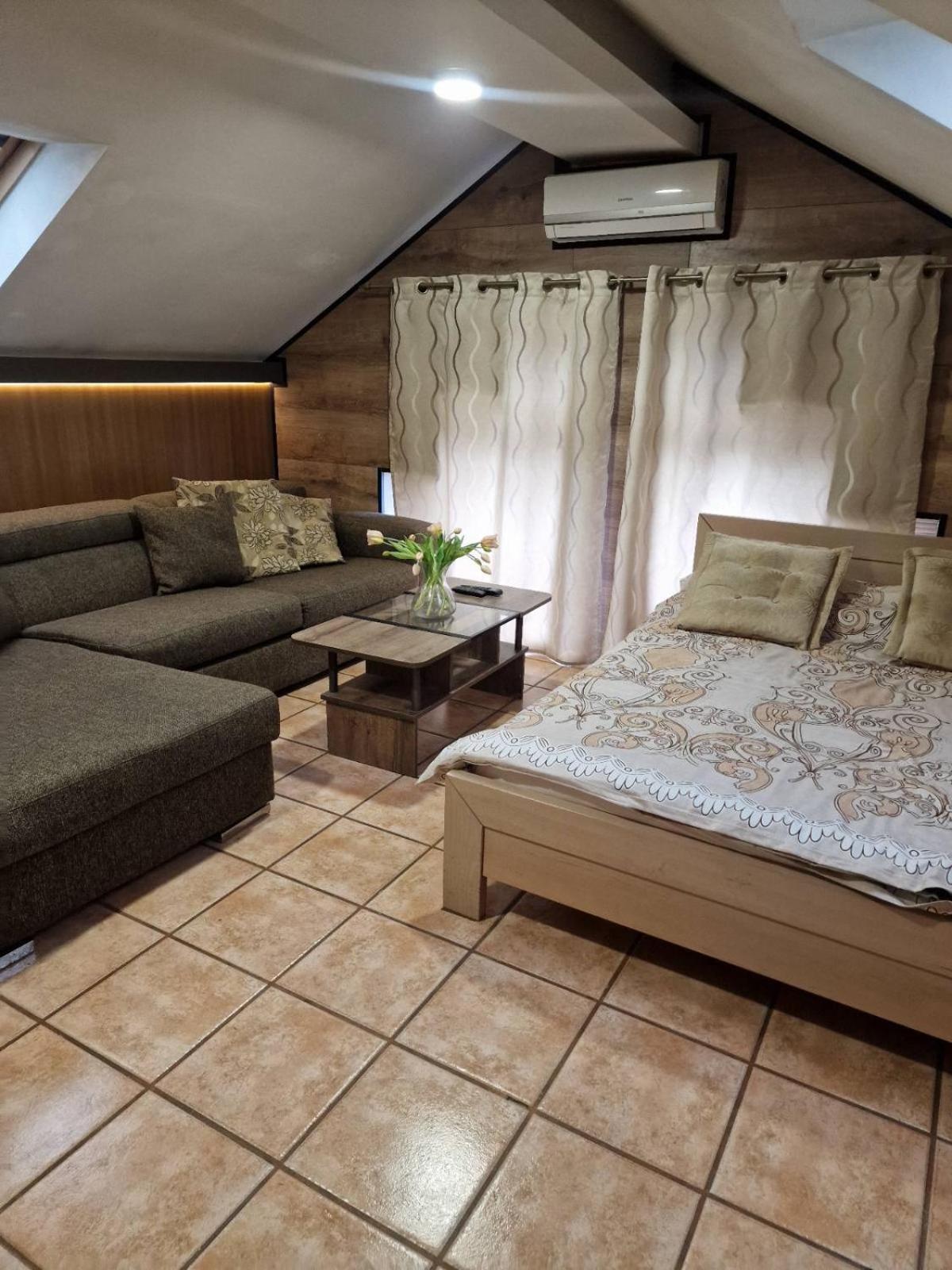 Guest House Maja Novi Sad Exterior foto