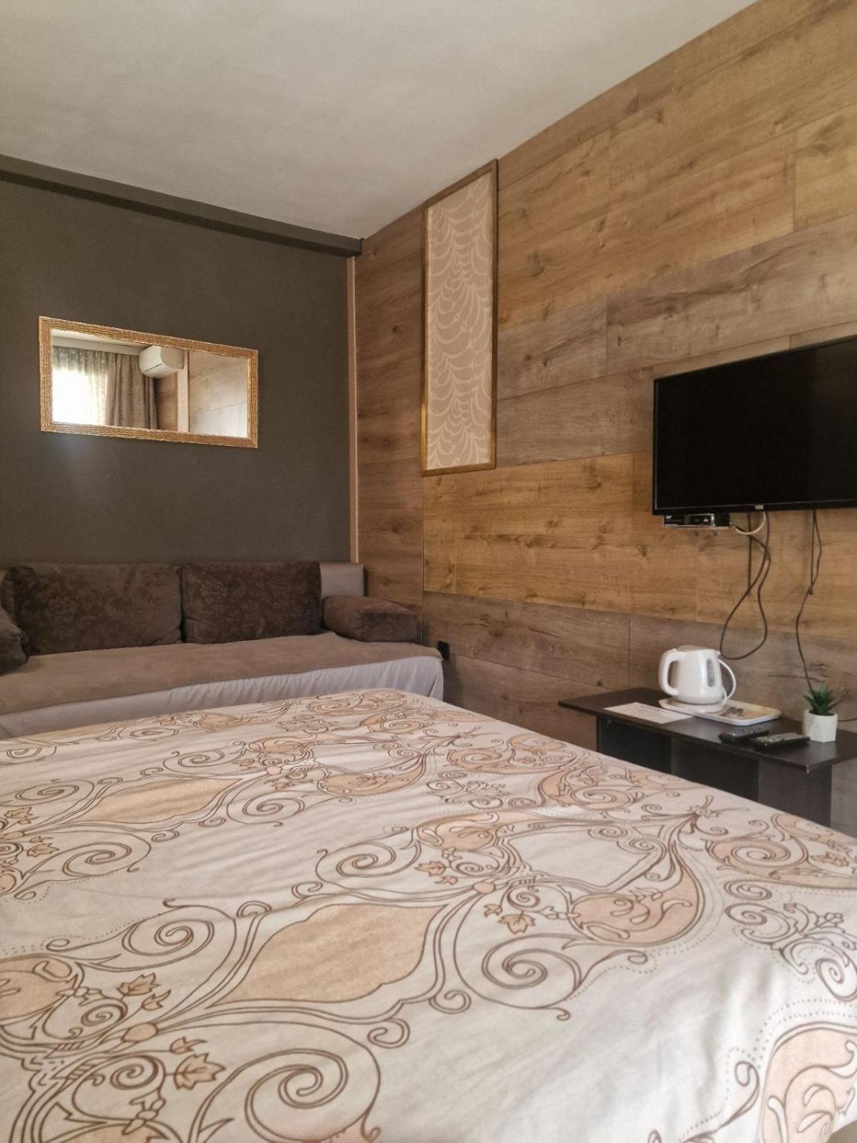 Guest House Maja Novi Sad Exterior foto
