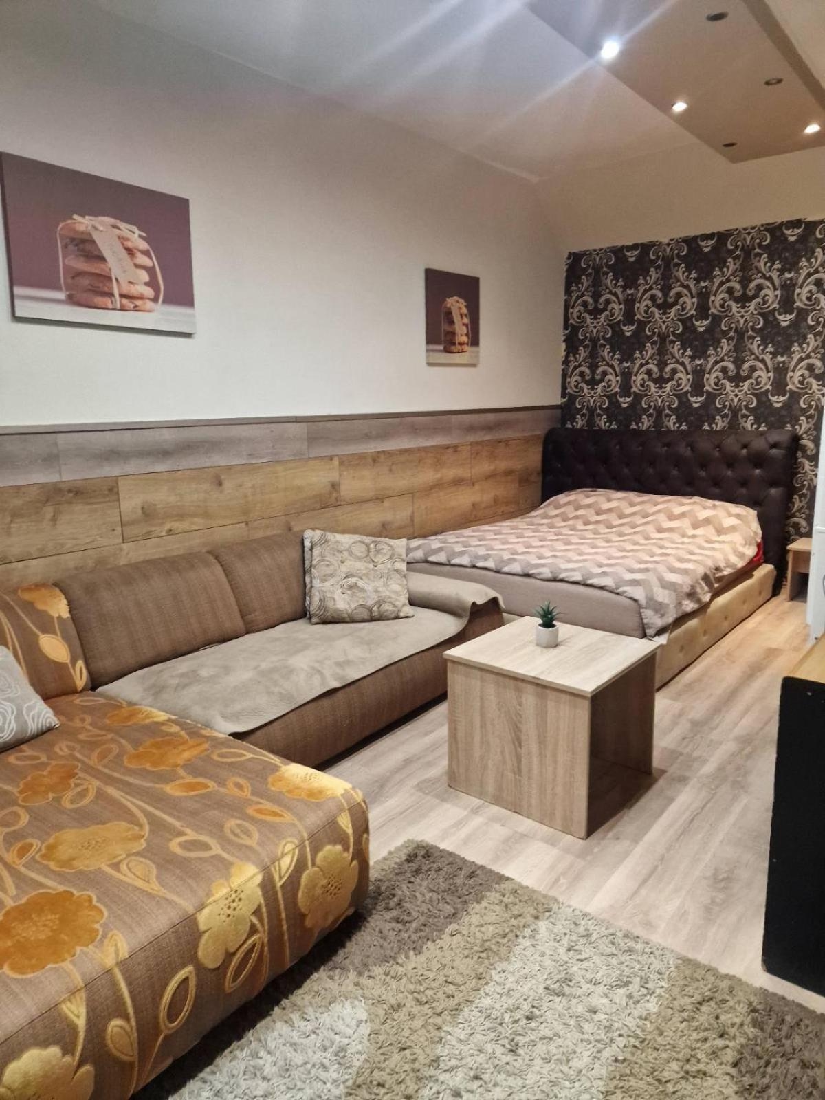 Guest House Maja Novi Sad Exterior foto
